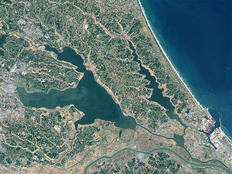 800px-Kasumigaura_landsat.jpg